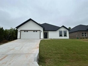 Building Photo - 2215 Beverly Dr