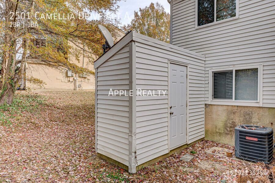 Building Photo - 2501 Camellia Dr