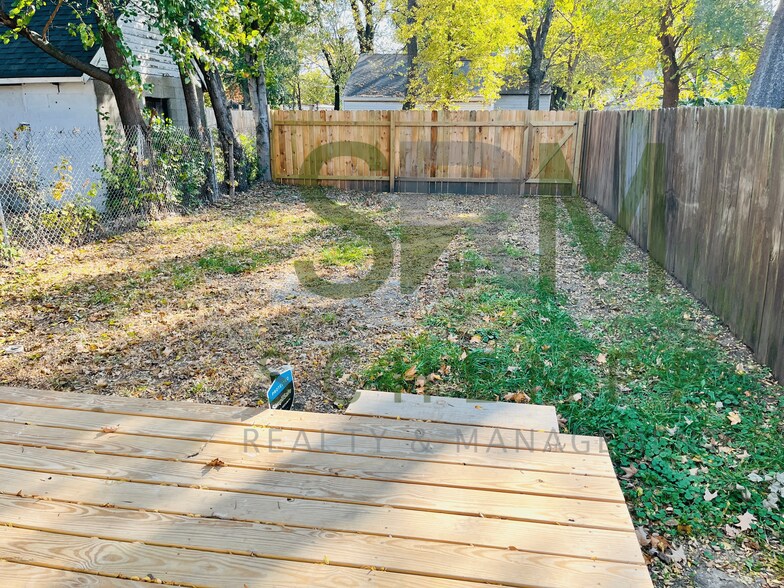 Building Photo - 615 N 32nd St