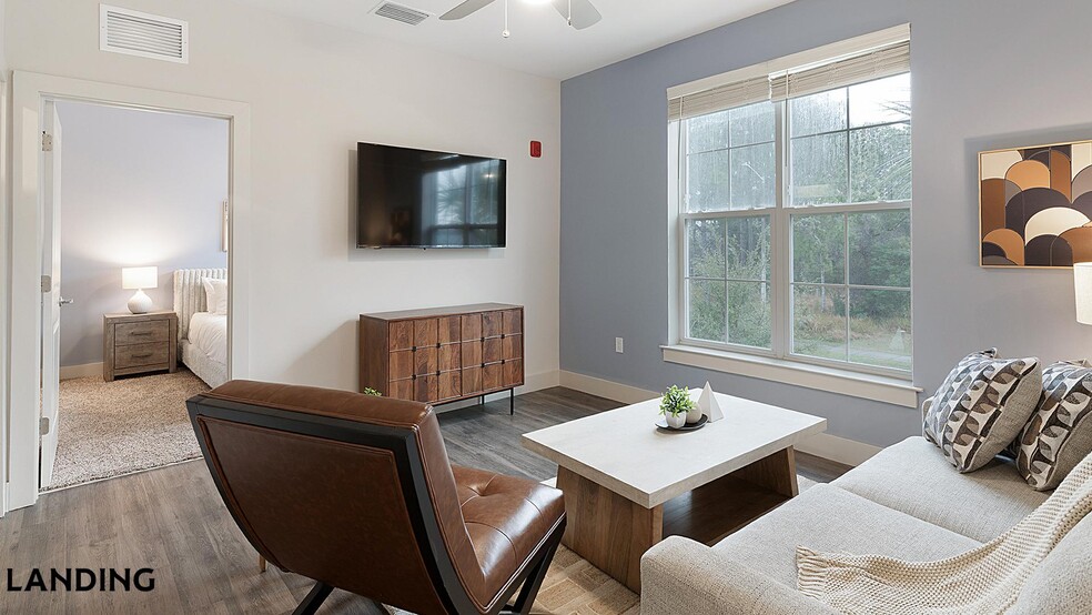 Building Photo - 5885 Lakehurst Dr