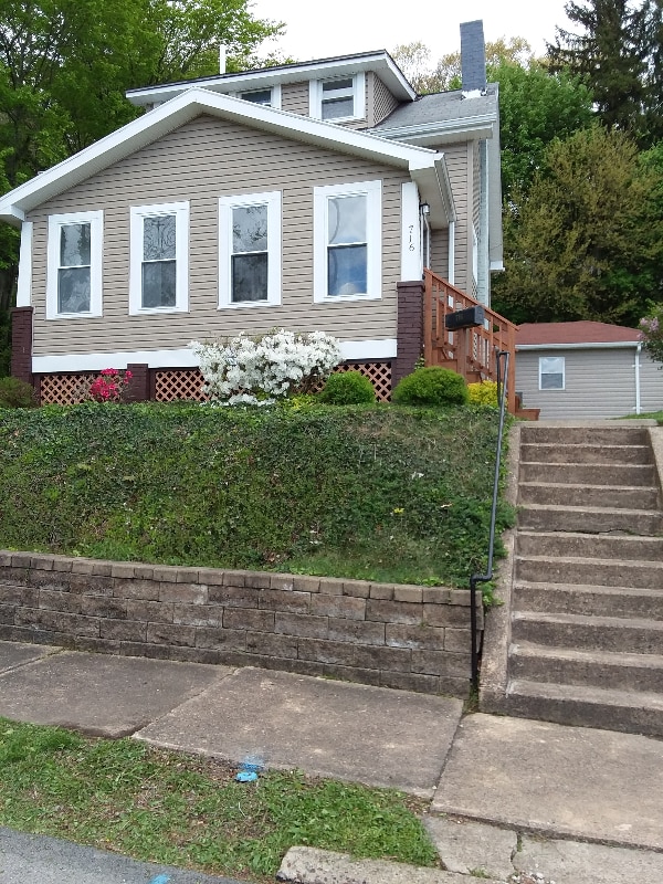Building Photo - 716 Hazel Ave