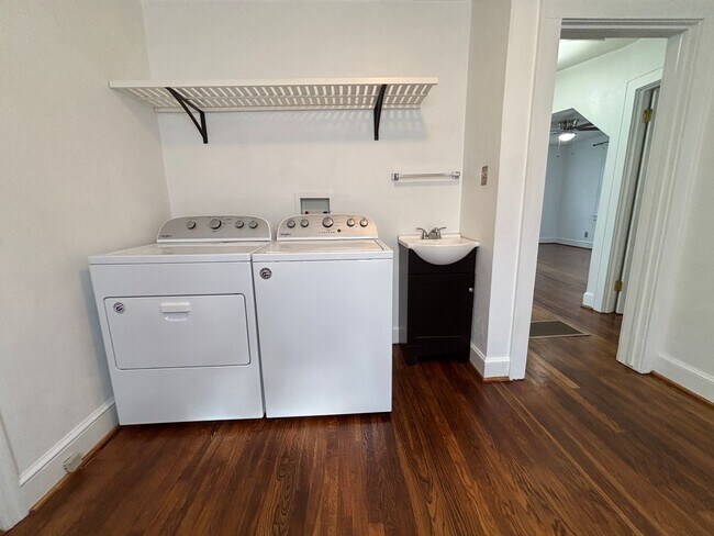 Building Photo - $500 OFF first months rent********950 Morgan Avenue -One Level Living with 2 bedrooms and 2 baths