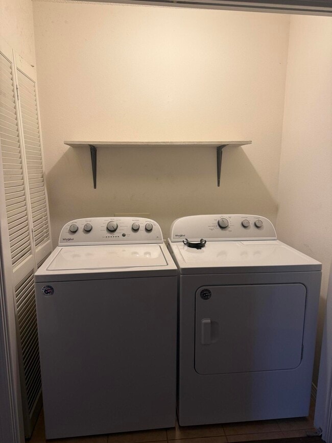 Building Photo - 2369 Andorra St