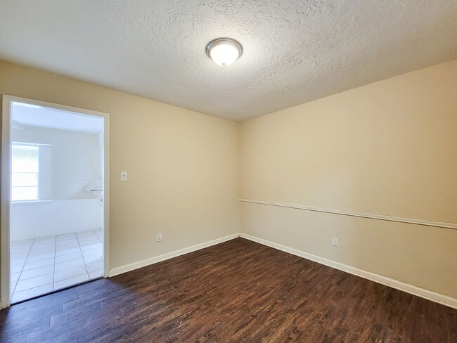 Building Photo - RECENTLY REMODELED 4 BEDROOM 2 BATH HOME I...