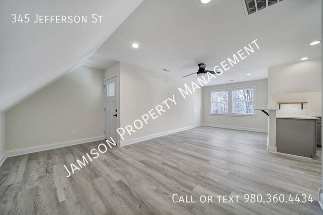 Building Photo - 345 Jefferson St