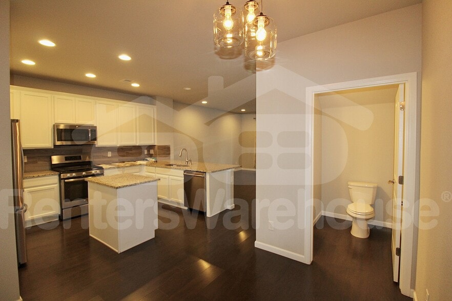 Building Photo - 8966 E Caley Way