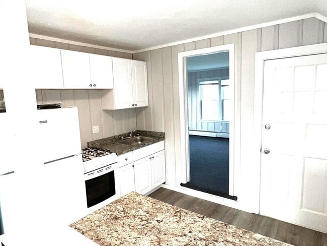 Building Photo - 23 B Siren St