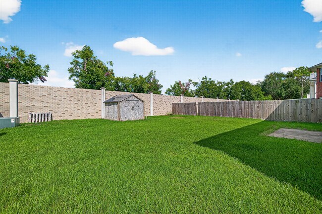 Building Photo - 4806 Sunshine Dr