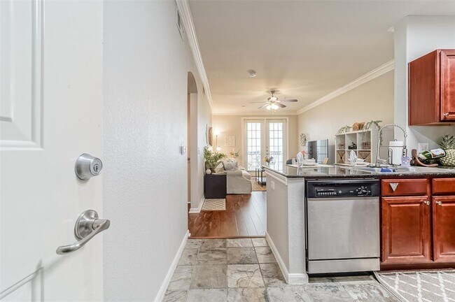 Building Photo - 7575 Kirby Dr