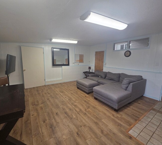 Building Photo - 75 Loha St