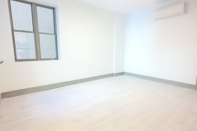 Building Photo - 1353 Myrtle Ave