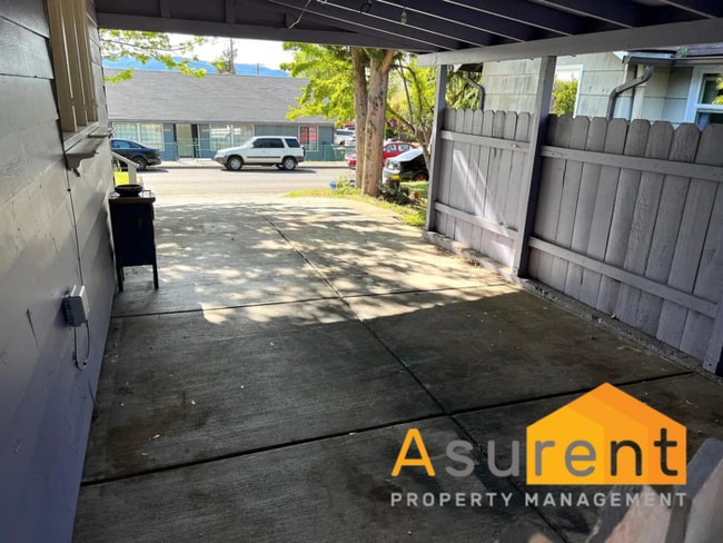 Building Photo - Beautiful Single-Level Home Located in the desirable East Medford neighborhood