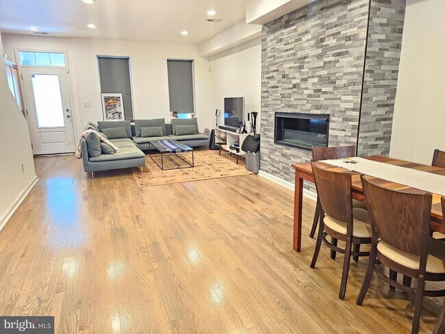 Building Photo - 1311 S St SE