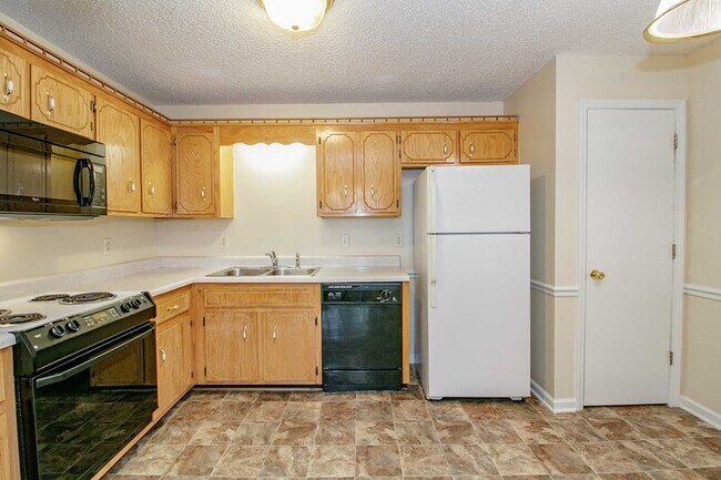 Building Photo - 402 E St