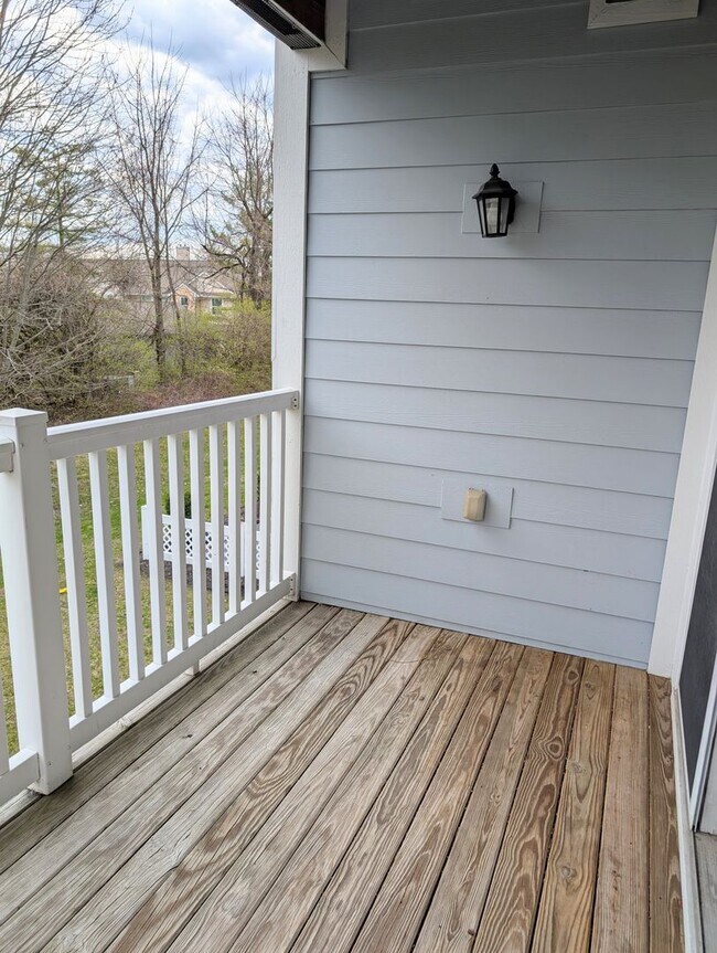 Building Photo - AVAILABLE NOW- Convenient 2 Bed/2 Full Bath Condo in Beavercreek!