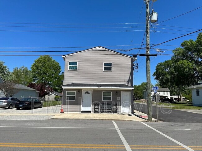 Building Photo - 1302 Main St