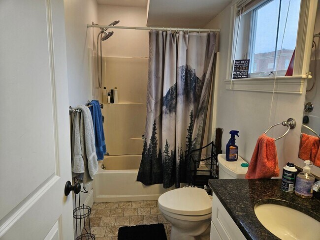 Building Photo - Immaculate 5 bed 3 bath in Lower Allston... Don't miss out..