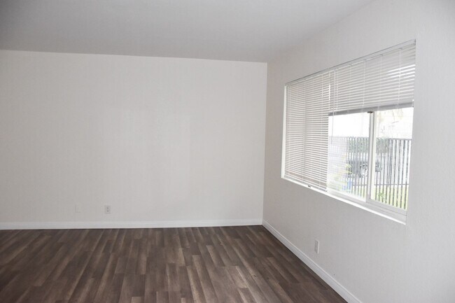 Building Photo - 411 S Kroeger St
