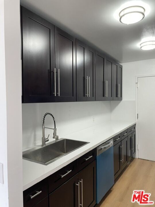 Building Photo - 100 S Doheny Dr