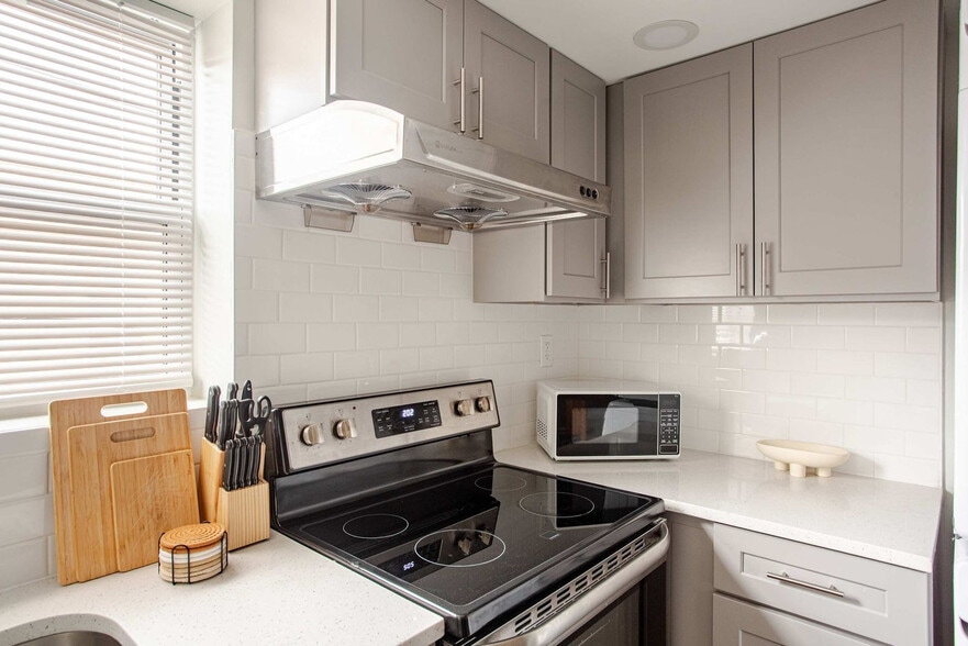 Building Photo - 1816 S 9th St