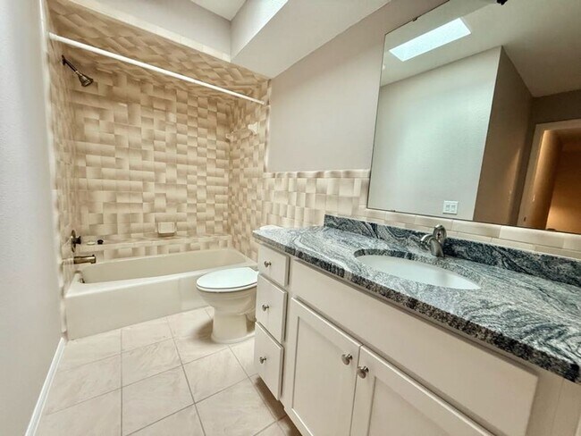 Building Photo - Large and Stunning 2700sqft Newly Renovated 3BR 3BTH!