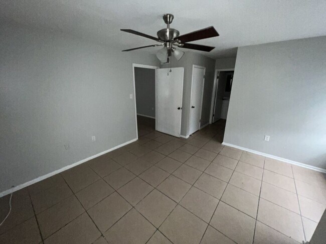 Building Photo - Weston St.