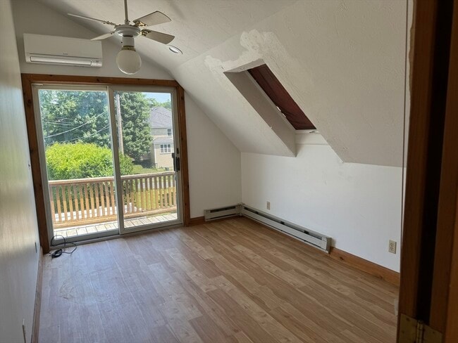 Building Photo - 484 Lake St