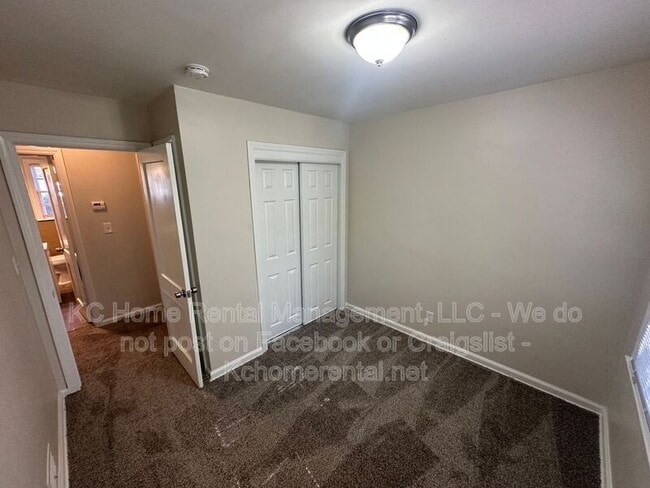 Building Photo - 6401 W 72nd Terrace