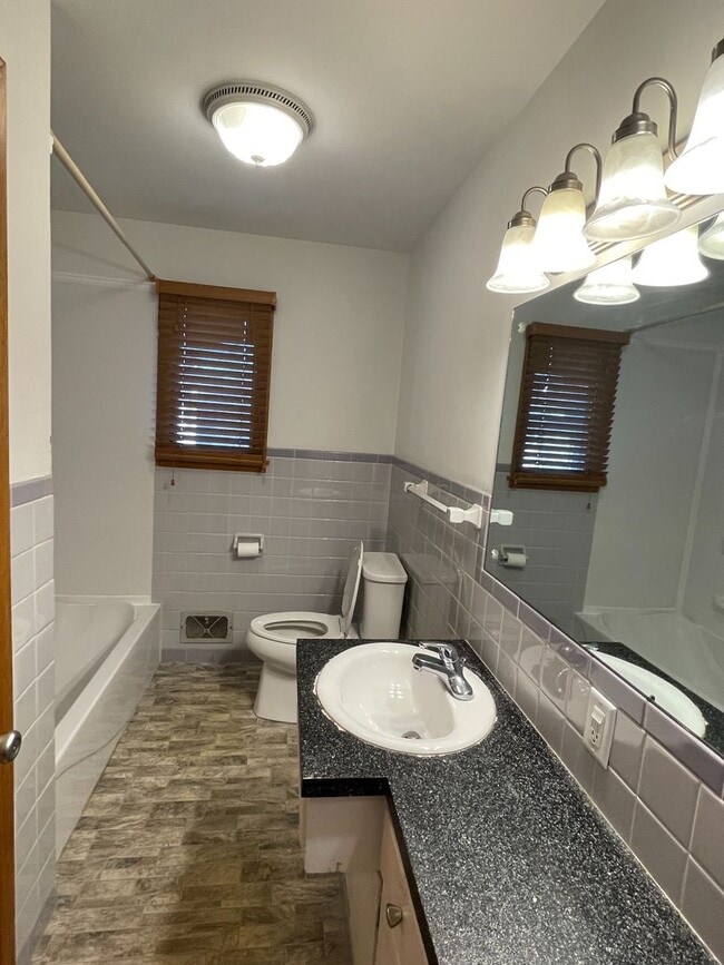 Building Photo - Three Bedroom Home in NE Rochester MN