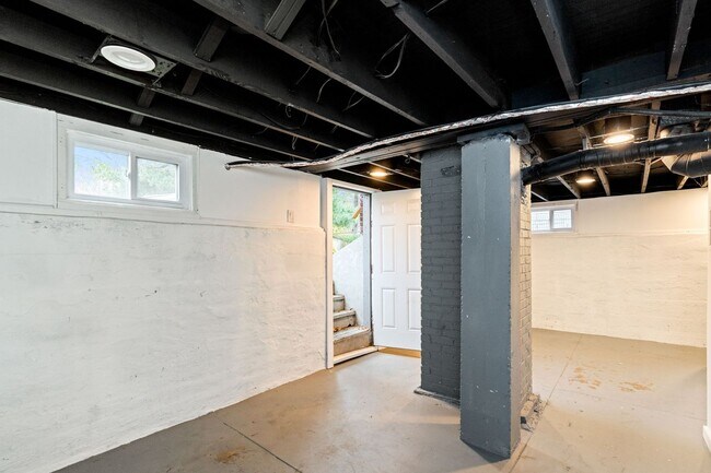 Building Photo - 3 Bedroom House Off Eastern Parkway