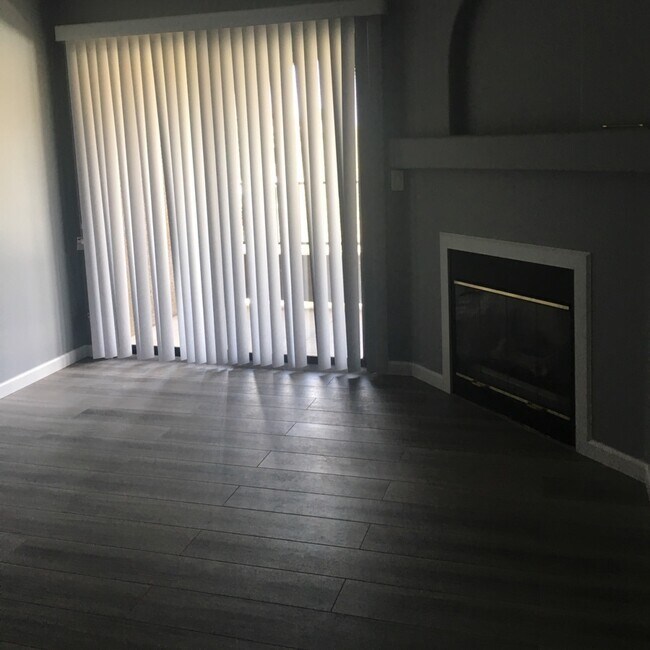 Building Photo - Stylish Upgraded One-Bedroom Condo in a Gated Community!