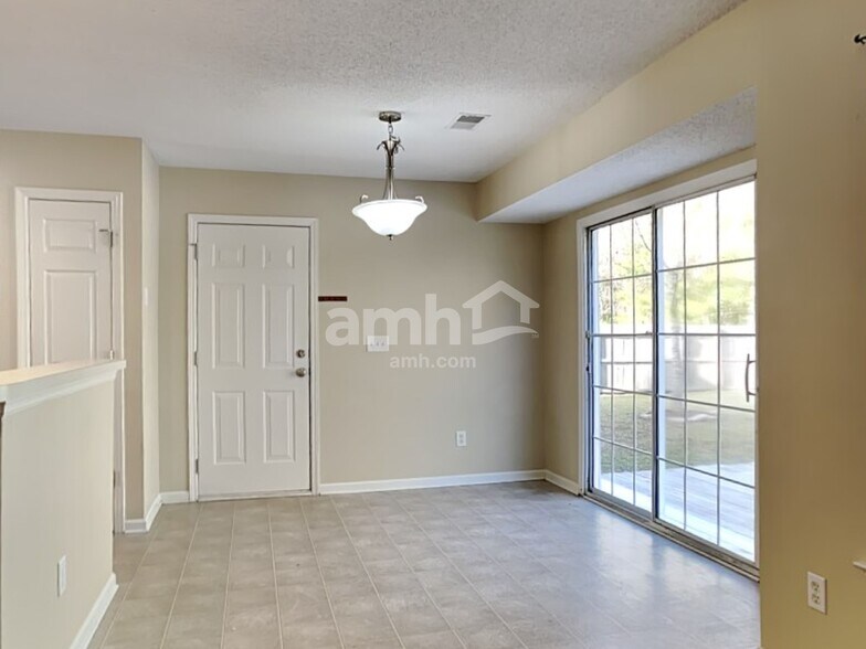 Building Photo - 228 Eagle Ridge Rd