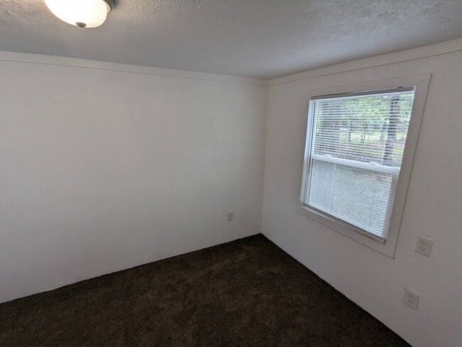 Building Photo - 300 Royal Way