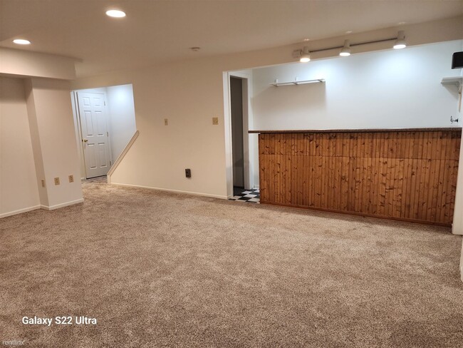 Building Photo - 3 br, 2.5 bath Townhome - 1585 Pinewind Drive