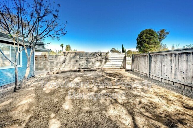 Building Photo - 2707 Robertson St