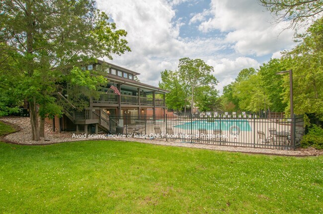 Building Photo - 419 Brownstone St