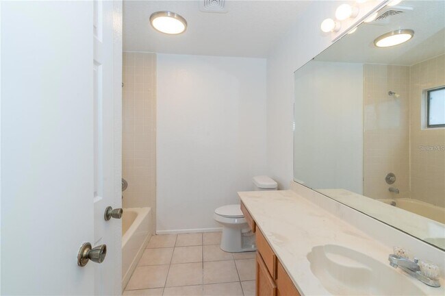 Building Photo - 660 Holbrook Cir