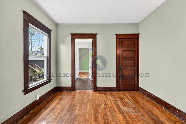 Building Photo - REMODELED 2 BEDROOM!! Move in Ready- Close to Cherry Hill