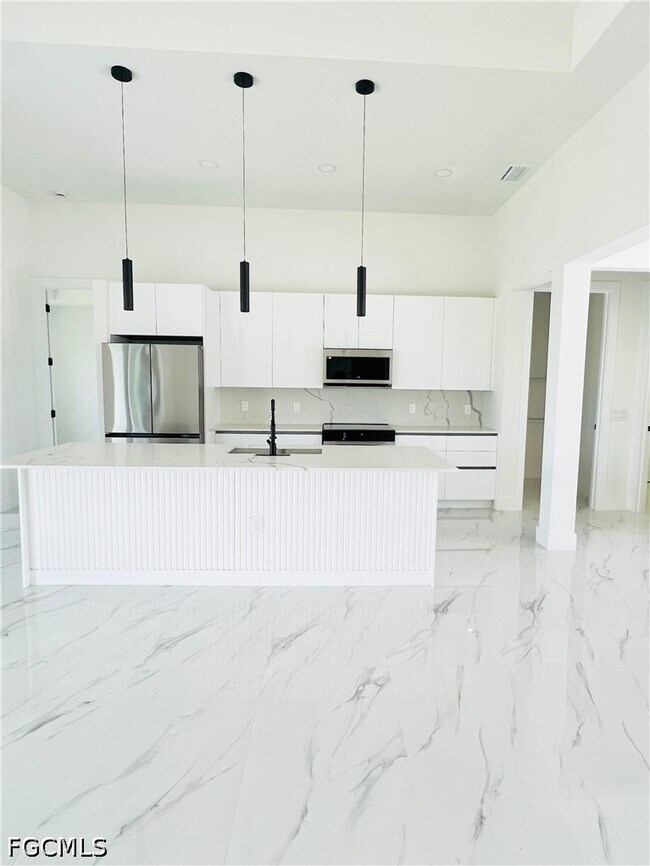 Building Photo - 1422 NE 20th St