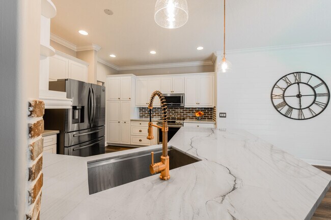 Building Photo - 3315 SE W Snow Rd