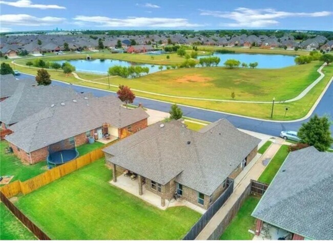 Building Photo - 3 bed plus office, Neighborhood amenities include a neighborhood pond, Pool and playground!