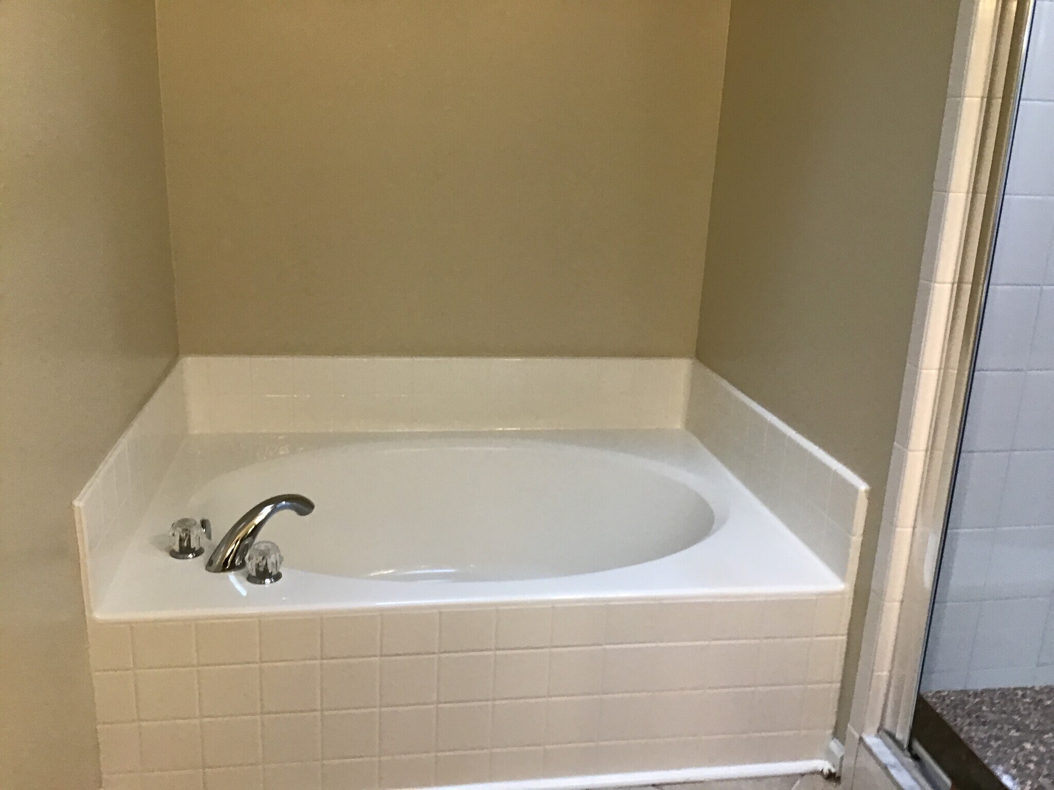 Building Photo - 2469 Royal Pointe Dr