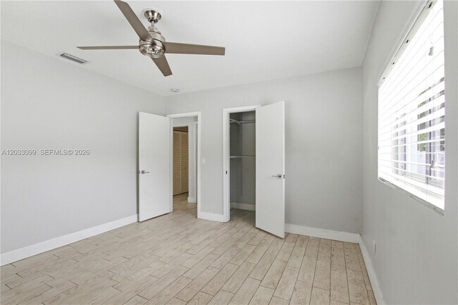 Building Photo - 6511 SW 44th St