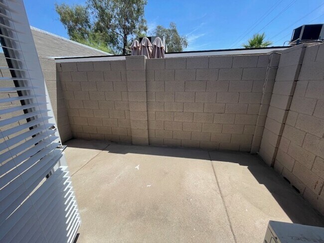 Building Photo - South Scottsdale Studio Casita w/ Private Patio | 4 Weeks Free | Remodeled Quartz & Stainless Kit...
