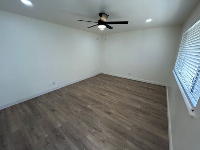 Building Photo - 1608-1610 S Central