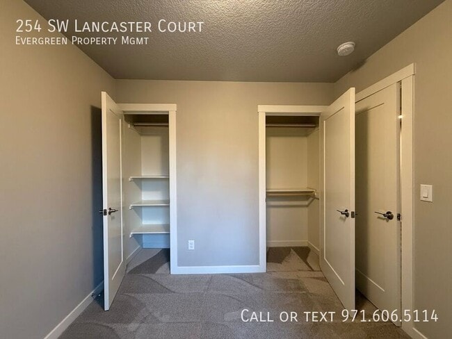 Building Photo - 254 SW Lancaster Ct