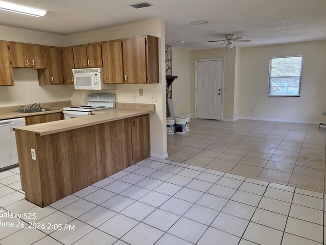 Building Photo - Cute Rental Home on Dead End Street w/large yard