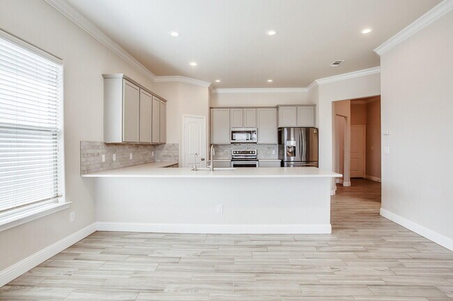 Building Photo - 7454 105th St