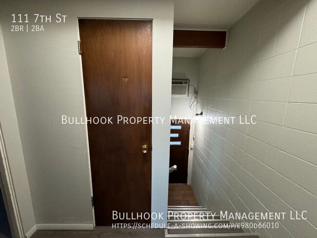 Building Photo - 111 7th St