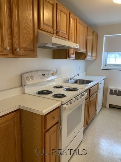 Building Photo - 6 Harris Cir